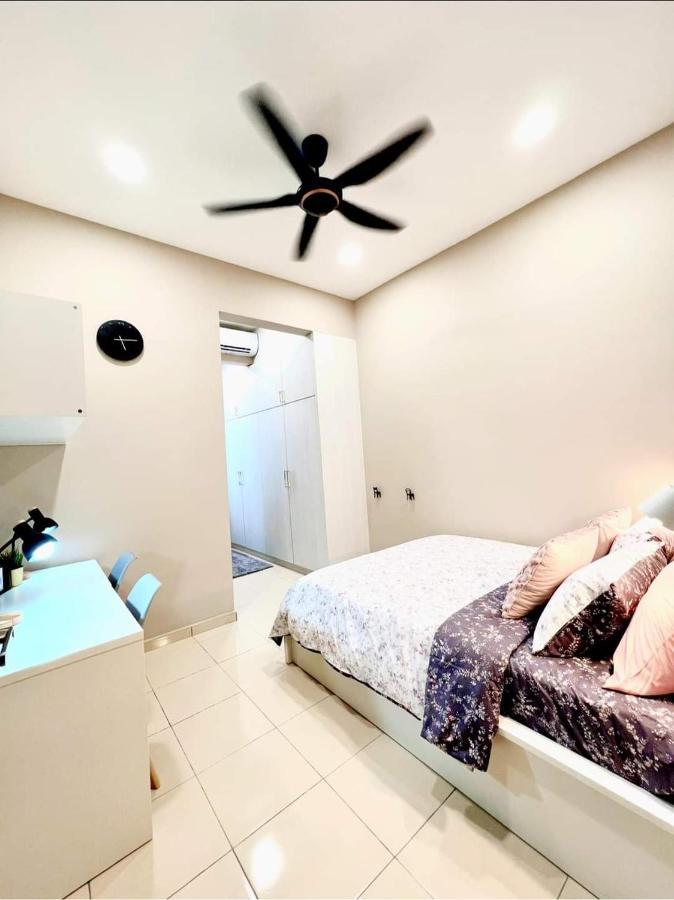 Faridz Homestay At Myra Saujana Kampong Simpang Empat ภายนอก รูปภาพ