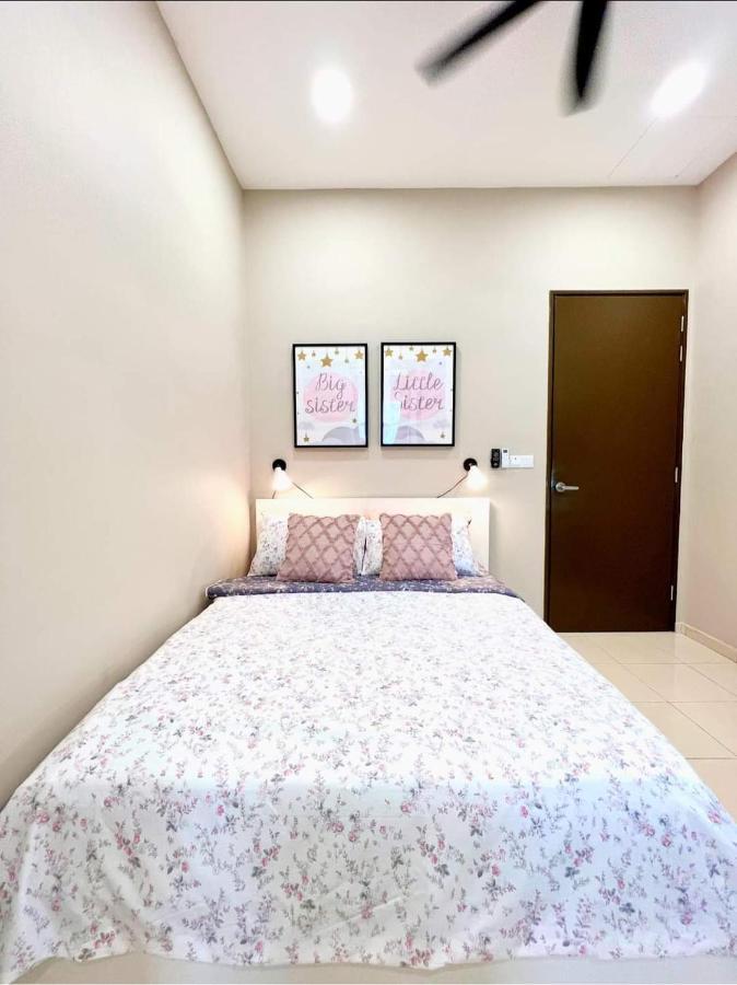 Faridz Homestay At Myra Saujana Kampong Simpang Empat ภายนอก รูปภาพ
