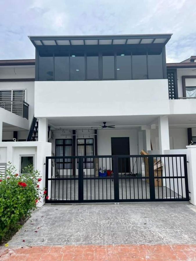 Faridz Homestay At Myra Saujana Kampong Simpang Empat ภายนอก รูปภาพ