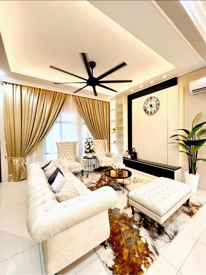 Faridz Homestay At Myra Saujana Kampong Simpang Empat ภายนอก รูปภาพ