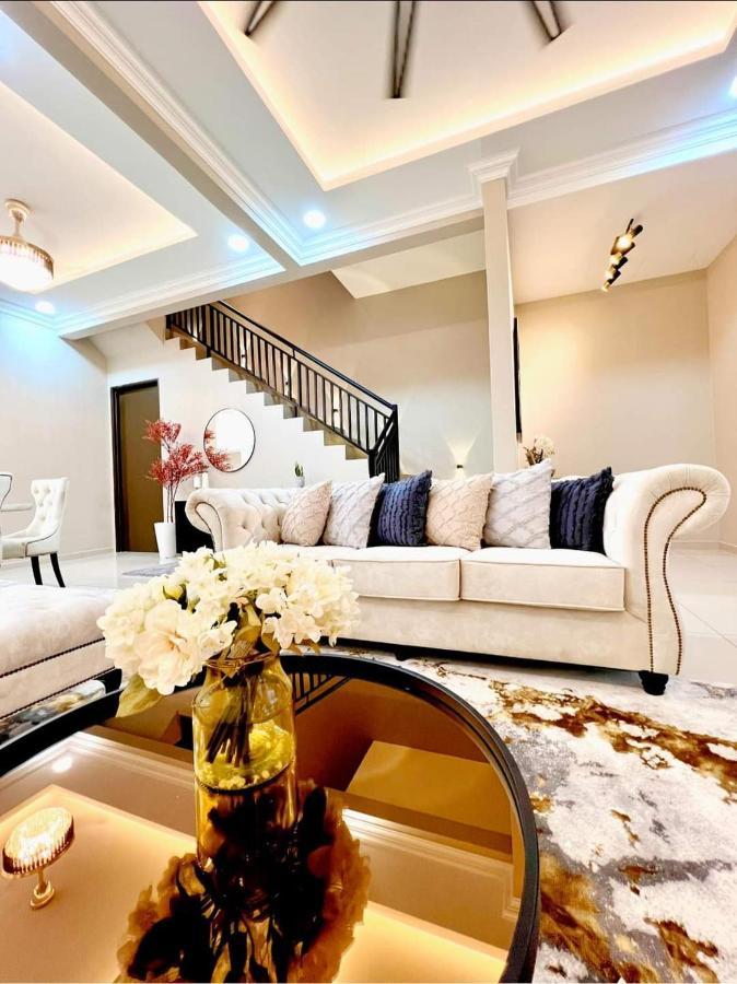 Faridz Homestay At Myra Saujana Kampong Simpang Empat ภายนอก รูปภาพ