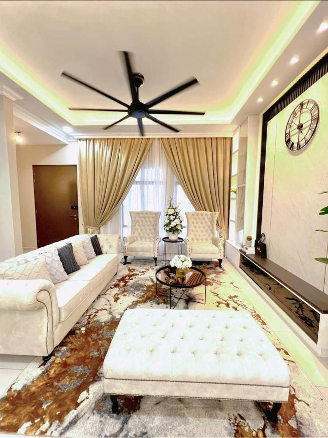 Faridz Homestay At Myra Saujana Kampong Simpang Empat ภายนอก รูปภาพ
