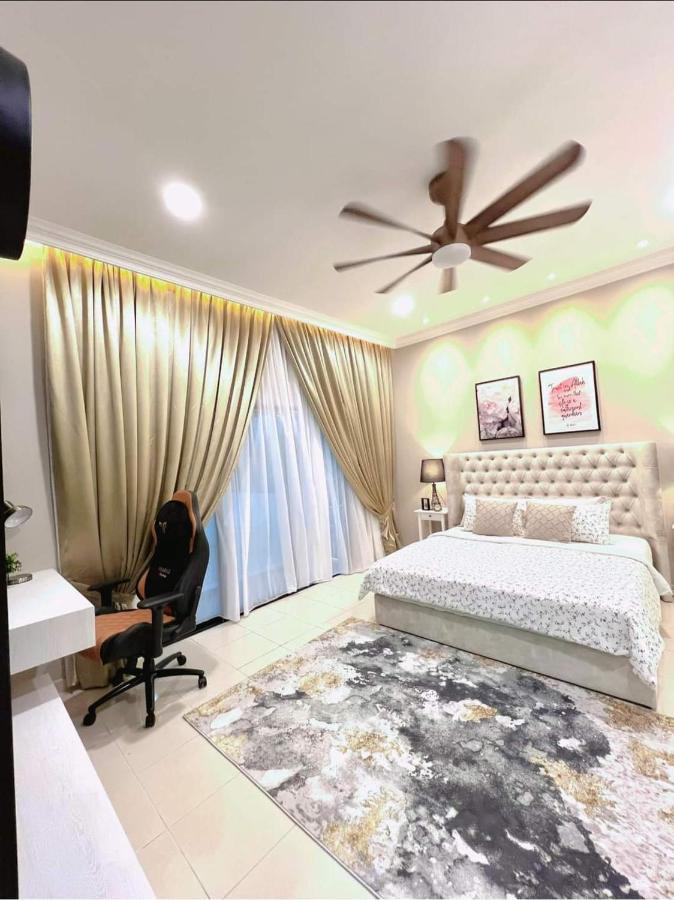 Faridz Homestay At Myra Saujana Kampong Simpang Empat ภายนอก รูปภาพ