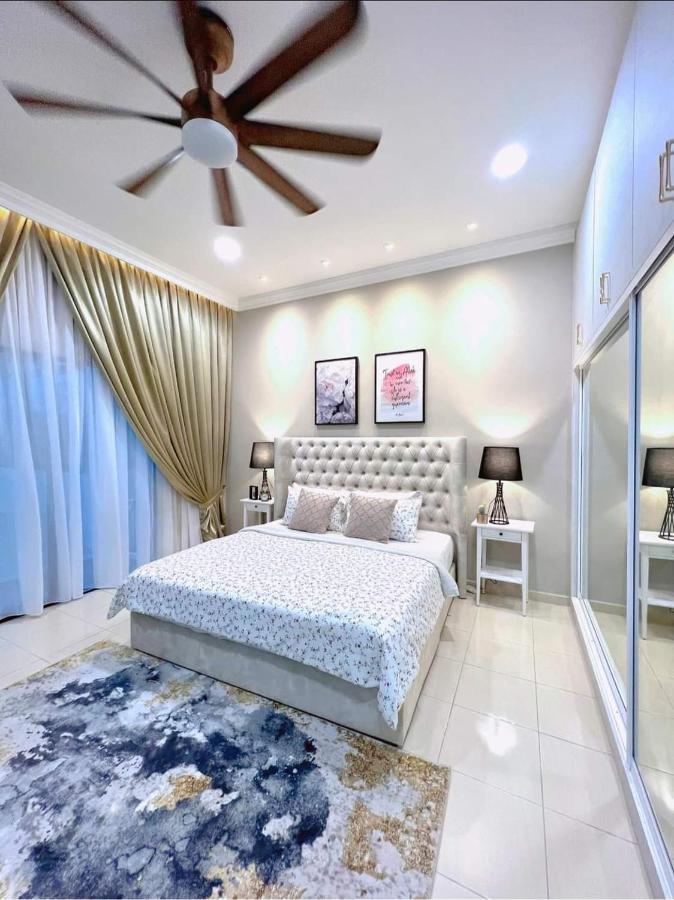 Faridz Homestay At Myra Saujana Kampong Simpang Empat ภายนอก รูปภาพ