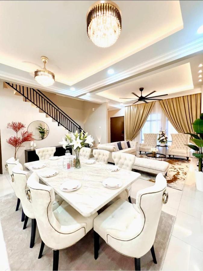 Faridz Homestay At Myra Saujana Kampong Simpang Empat ภายนอก รูปภาพ